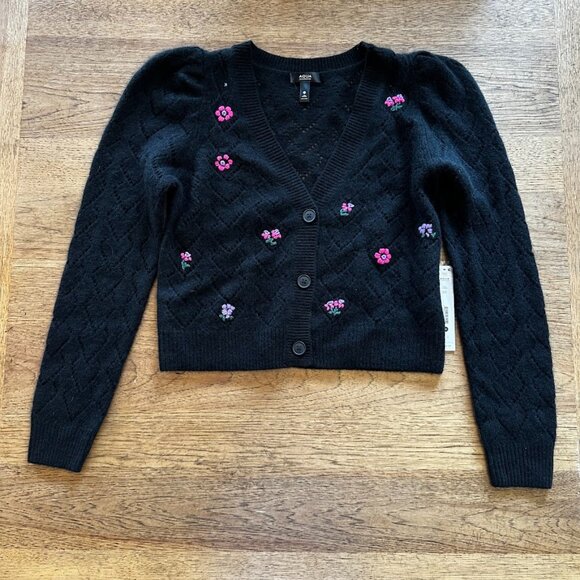 Share AQUA Cashmere Black Floral Medium V-Neck Long Sleeve Cardigan NWT 205 - Picture 1 of 2